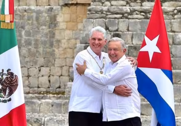 Cuban President Miguel Díaz-Canel (left) and Mexican President Andrés Manuel López Obrador (right) embrace. Photo: Presidency of Mexico.