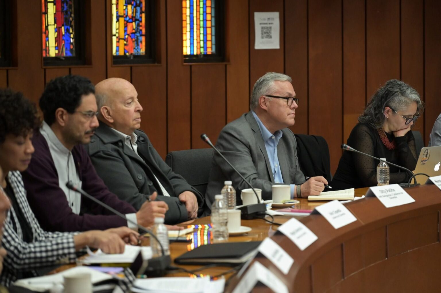 Colombian government delegates discuss various initiatives during peace talks with the ELN in Mexico. Photo: Twitter/@ComisionadoPaz.
