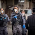 Zionist repressive agents close synagogues and disperse public gatherings in Jerusalem's Mea Shearim, March 31, 2020. Photo: Yonatan Sindel/Flash90.