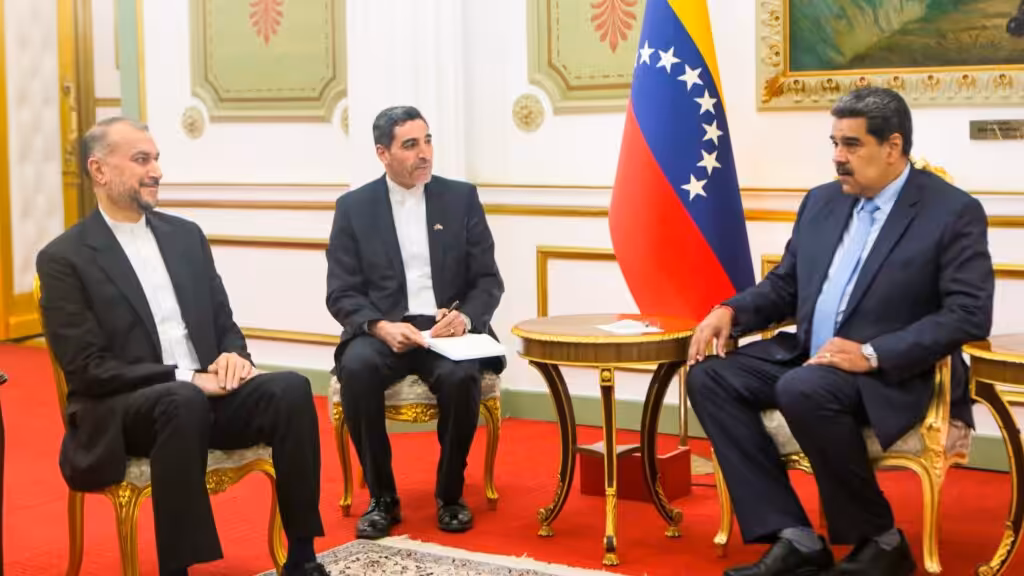Iranian Foreign Minister Hossein Amir-Abdollahian (left) met with Venezuelan President Nicolas Maduro (right) during an official visit to Caracas, February 3, 2023. Photo: Twitter/@NicolasMaduro.