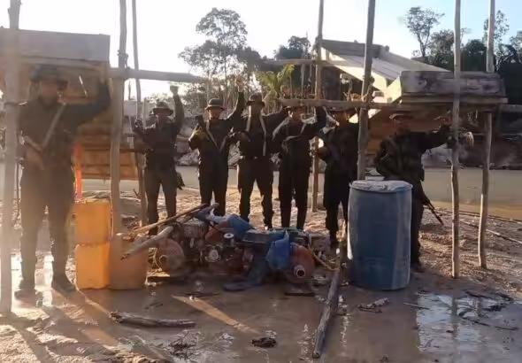 FANB personnel pose with materials seized from an illegal mining camp in Yapacana National Park, Amazonas state, Venezuela. Photo: Twitter/@hljohan.