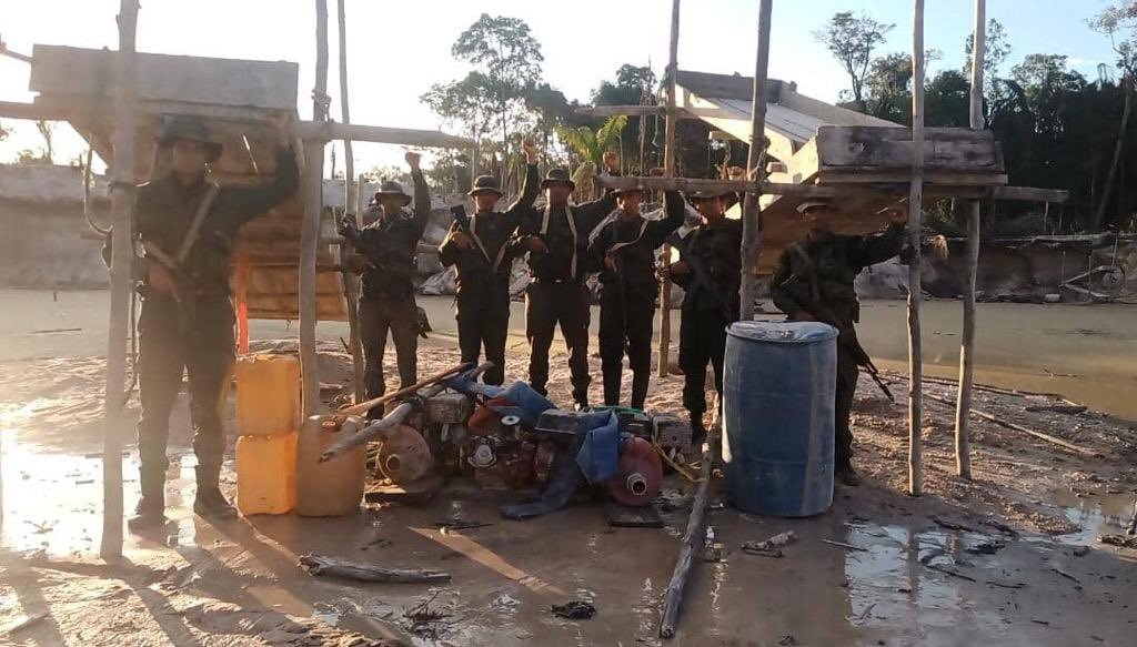 FANB personnel pose with materials seized from an illegal mining camp in Yapacana National Park, Amazonas state, Venezuela. Photo: Twitter/@hljohan.