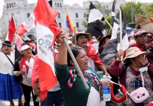 Protesters, consisting of indigenous activists and workers, raise flags in Plaza San Martín, Lima, Peru in opposition to the coup government of Dina Boluarte, January 2023. Photo: La Tercera.