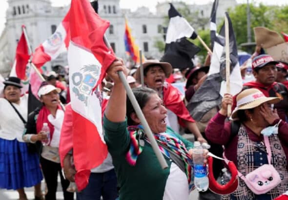 Protesters, consisting of indigenous activists and workers, raise flags in Plaza San Martín, Lima, Peru in opposition to the coup government of Dina Boluarte, January 2023. Photo: La Tercera.
