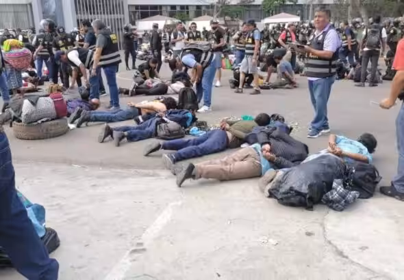 Police invade San Marcos University with armored vehicles and are arrests of indigenous campesinos and students protesting the Dina Boluarte regime. Photo: Kawsachun News/twitter.