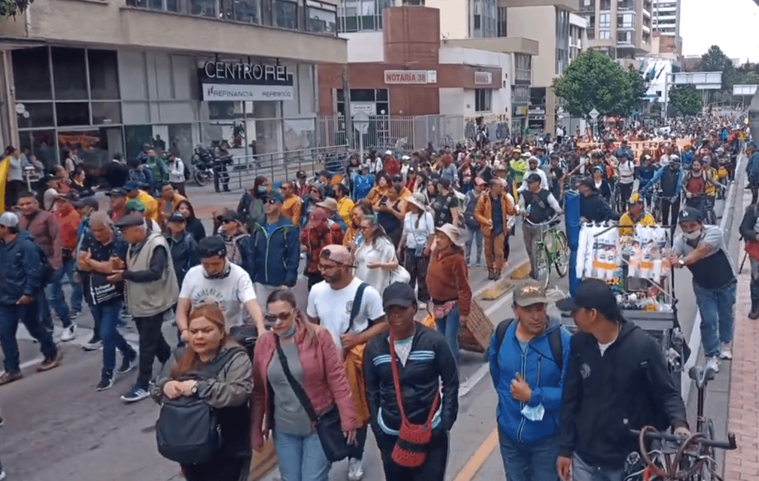 Petro supporters marching in Bogotá on Tuesday, February 14, 2023. Photo: Video screenshot/Twitter/@HSBnoticias.