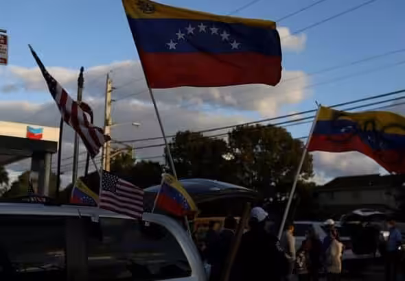 Venezuelan opposition demonstrators wave US and seven-starred Venezuelan flags, demanding US intervention in Venezuela. Photo: CrisisGroup