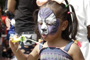 Featured image: Venezuelan girl enjoys the Carnival in Caracas. Photo: Juan Carlos La Cruz.