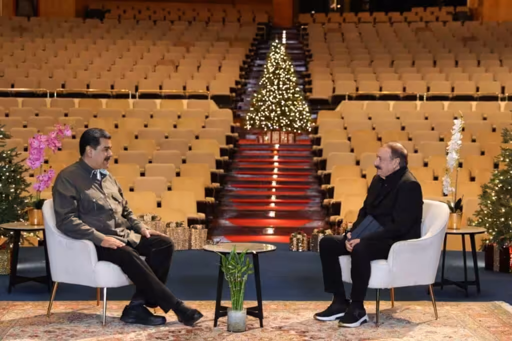 Journalist Ignacio Ramonet (right) and Venezuelan President Nicolas Maduro (left) during an interview last December. Photo: Últimas Noticias.