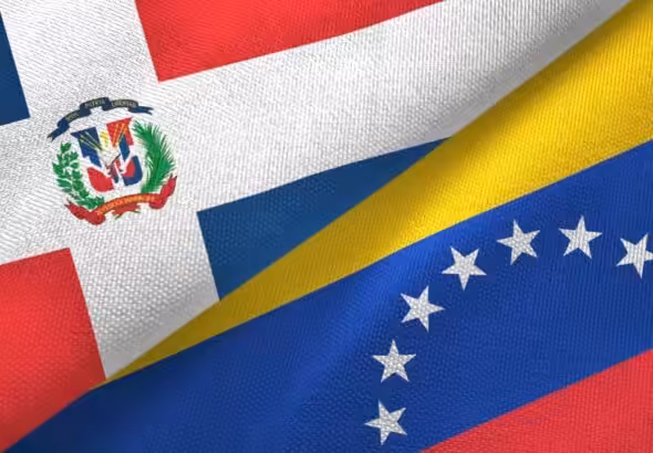 Photo composition interlacing the flags of the Dominican Republic and Venezuela. Photo: RedRadioVE/File photo.