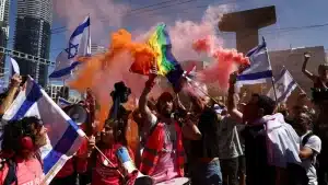 Israeli demonstrators take part in an anti-government protest in Tel Aviv, March 16, 2023. Photo: Ilia Yefimovich/C dpa via AP.