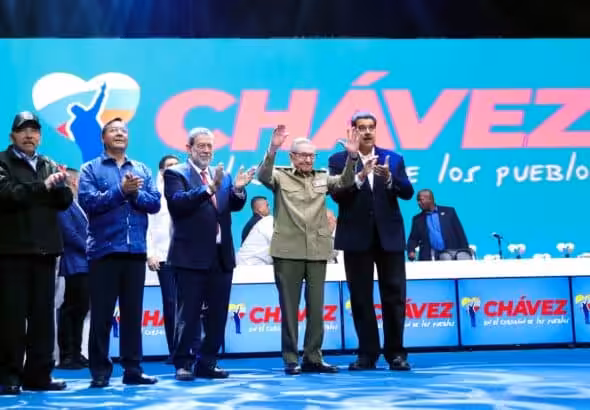 From left to right: President Daniel Ortega from Nicaragua, President Luis Arce from Bolivia, President Ralph Gonsalves from St. Vincent and the Grenadines, Cuban leader Raúl Castro and Venezuelan President Nicolás Maduro, standing and applauding during the closing ceremony of the congress organized in commemoration of the 10th anniversary of the passing of President Hugo Chávez, Sunday, March 5, 2023. Photo: Presidential Press.