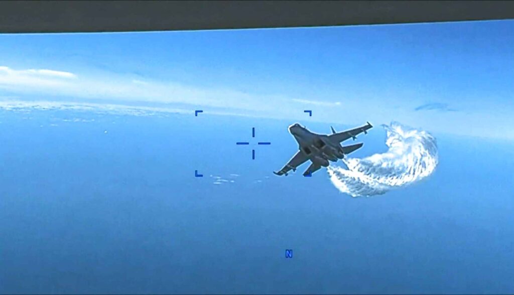 Russian Su-27 firefighter jet involved in the incident with a US spy drone recklessly flying into Ukraine war conflict zone. Photo: Pentagon edited video footage.