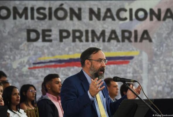 A speaker at the Venezuelan National Commission of Primaries. Photo: Getty Images.
