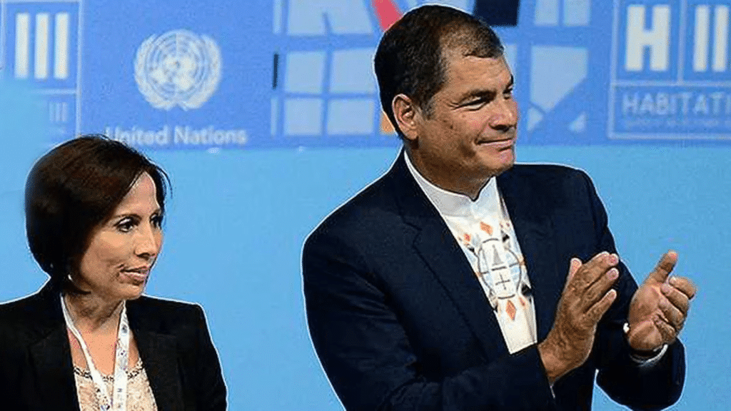 Former Ecuadorian Minister María de los Ángeles Duarte (left), next to former President Rafael Correa (right) during an United Nations event. Photo: Juan Cevallos/AFP/File photo.