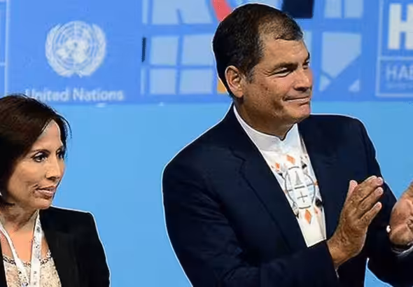 Former Ecuadorian Minister María de los Ángeles Duarte (left), next to former President Rafael Correa (right) during an United Nations event. Photo: Juan Cevallos/AFP/File photo.
