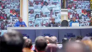 PSUV leader Diosdado Cabello speaking at the commemorative event on the Day of Bolivarian Anti-Imperialism, accompanied by Venezuelan National Assembly President Jorge Rodríguez and Ecuadorian ex-President Rafael Correa. Photo: Con El Mazo Dando.