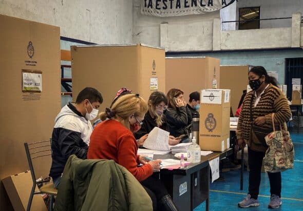 Argentinians voting in midterm elections of 2021. Photo: EFE.