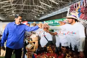 President Maduro greets producers of CLAP program in Guatire Industrial Zone, Miranda state, Venezuela. Photo: Presidential Press.