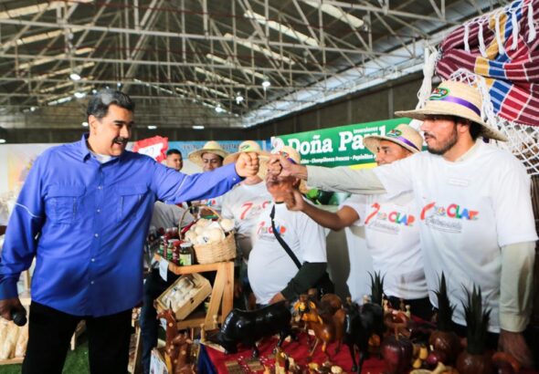 President Maduro greets producers of CLAP program in Guatire Industrial Zone, Miranda state, Venezuela. Photo: Presidential Press.