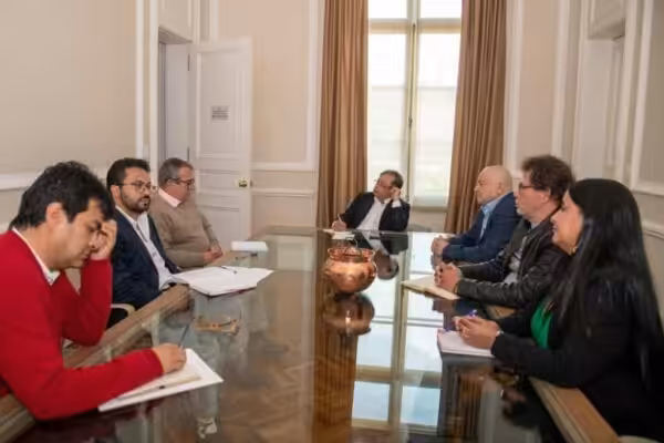Colombian President Gustavo Petro meets with leaders of the ex-guerrilla organization FARC in Casa de Nariño, March 22, 2023. Photo: Twitter/@infopresidencia.