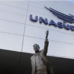 The statue of former Argentinian President Nestor Kirchner in front of the UNASUR headquarters in Ecuador. Photo: AP/File photo.