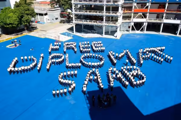 Students of the Police Academy in Caracas do a human banner with the caption: "Free Diplomat Saab." Photo: Twitter/@CrixoVzl.