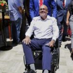 Deputy Jorge Rodríguez, president of the Venezuelan National Assembly, entering the chamber in a wheelchair. Caracas, March 2, 2023. Photo: Twitter/@jorgepsuv.