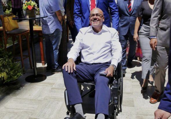 Deputy Jorge Rodríguez, president of the Venezuelan National Assembly, entering the chamber in a wheelchair. Caracas, March 2, 2023. Photo: Twitter/@jorgepsuv.
