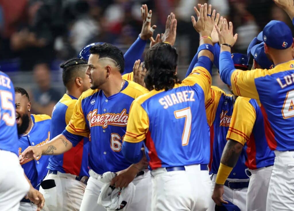 Venezuelan baseball team celebrating after its victory of the first game of the 2023 World Baseball Classic, played at the LoanDepot Park in Miami, Florida. Photo: Twitter/@TeamBeisbolVe.