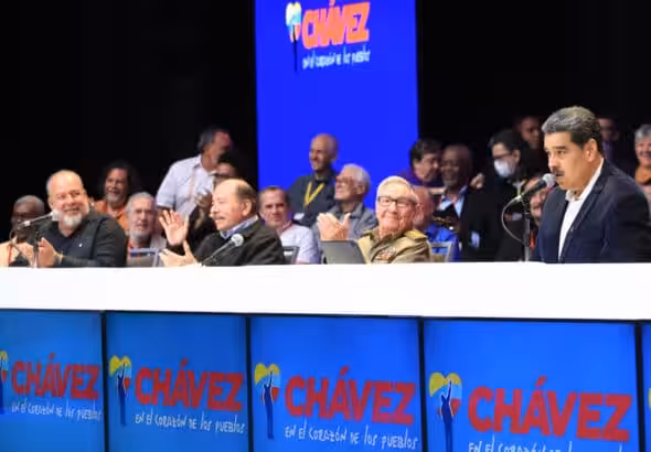 Partial view of the podium at the closing ceremony of the event organized in Caracas to commemorate 10 years of the passing of President Hugo Chavez. Photo: Twitter/@PresidencialVen.
