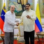 Venezuelan President Nicolás Maduro (right) shaking hands with Colombian Foreign Minister Álvaro Leyva (left) in Miraflores Palace, Caracas, March 7, 2023. Photo: Presidential Press.