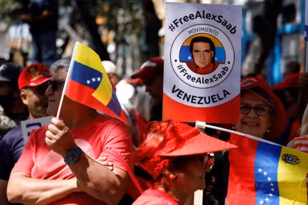 Venezuelans rally in Caracas demanding freedom for diplomat Alex Saab, who is currently illegally detained in the US and requires urgent medical attention. Reuters/Leonardo Fernández Viloria.