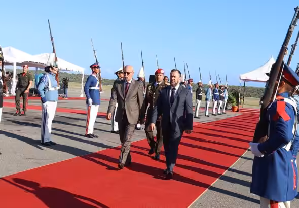 Sahrawi Arab Democratic Republic President Brahim Ghali (left) and Venezuelan Minister for Foreign Affairs Yván Gil (right) walking down the red carpet through a military file organized to receive the African leader this Sunday, March 19, 2023. Photo: Twitter/@CancilleriaVE.