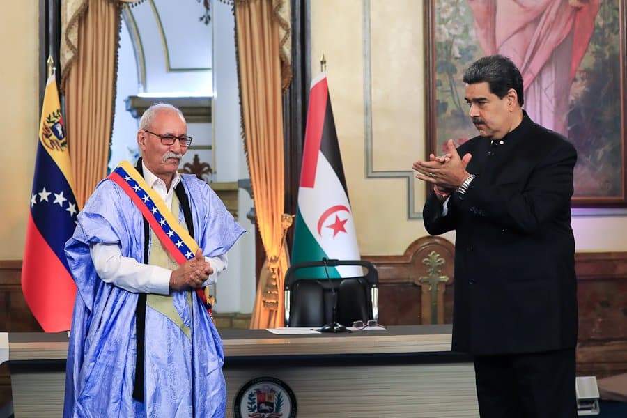 Sahrawi Arab Democratic Republic president, Brahim Ghali (left), and Venezuelan president, Nicolás Maduro (right), during a formal ceremony at Miraflores Palace in Caracas. Photo: Presidential Press.