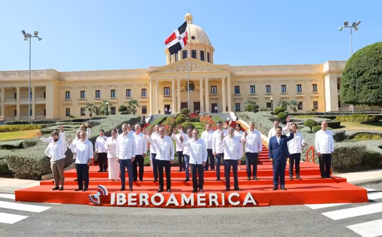 Group photo of the heads of state and foreign ministers participating at the 28th Ibero-American Summit held in Dominican Republic, March 25, 2023. Photo: Twitter/@CumbreIberoA.