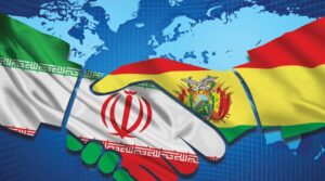 Photographic composition, in the background the globe and in front the flags of Iran and Bolivia shaking hands. Photo: Kawsachun News.