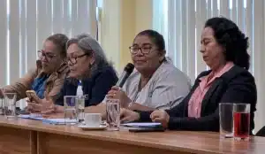 Women make up 50% of the members of the National Assembly. Here Assembly Deputy Flor Avellán (with microphone) speaks in a hearing. Photo: Becca Renk.