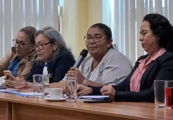 Women make up 50% of the members of the National Assembly. Here Assembly Deputy Flor Avellán (with microphone) speaks in a hearing. Photo: Becca Renk.