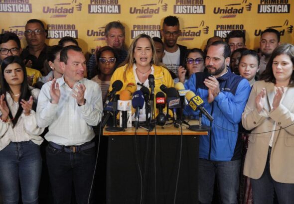 Justice First press conference with its president, María Beatriz Martínez, announcing Henrique Capriles as its candidate for opposition primaries scheduled for October 22. Photo: Monitoreados.com.