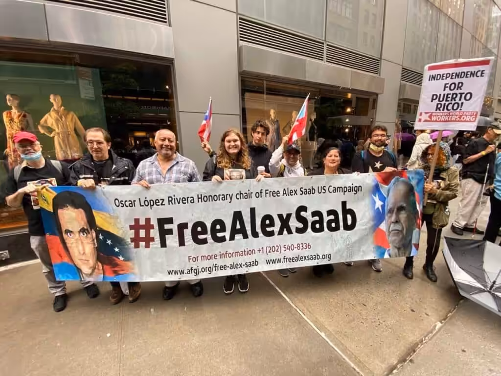 Puerto Rican independence activists in New York during a Puerto Rico Day Parade demanding freedom for Alex Saab, Venezuelan diplomat who has been illegally imprisoned in the United States, June 12, 2022. Photo: Fuser News.