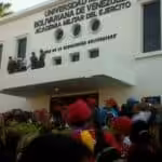 The moment when Venezuelan then-Minister for Communication and Information Ernesto Villegas addressed the crowd mourning Commander Hugo Chávez, asking for calm before the funeral chapel was opened to let millions of Venezuelans say a final goodbye at the Military Academy in Caracas. March 6, 2013. Photo: Instagram/@ernestovillegaspoljak.