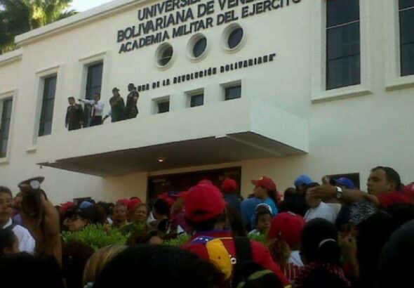 The moment when Venezuelan then-Minister for Communication and Information Ernesto Villegas addressed the crowd mourning Commander Hugo Chávez, asking for calm before the funeral chapel was opened to let millions of Venezuelans say a final goodbye at the Military Academy in Caracas. March 6, 2013. Photo: Instagram/@ernestovillegaspoljak.