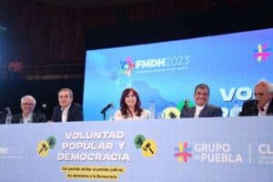 Panel with the former presidents participanting at the Puebla Group meeting in Buenos Aires, Argentina. From left to right, former judge Baltasar Garzon (Spain), Jorge Luis Rodríguez Zapatero (Spain), Cristina Fernández (Argentina), Rafael Correa (Ecuador), and Ernesto Samper (Colombia). Photo: CGLNoticias.