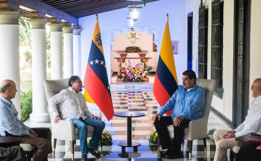 Colombian President Gustavo Petro (left), escorted by Colombian Foreign Minister Álvaro Leyva, during the meeting with Venezuelan President Nicolás Maduro (right), escorted by Venezuelan National Assembly President Jorge Rodríguez, during their fourth meeting at the Aquiles Nazoa Cultural House in Caracas, Thursday, March 23, 2023. Photo: Presidential Press.