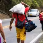 Migrants walking down a highway in Colombia. Photo: Colprensa/File photo.