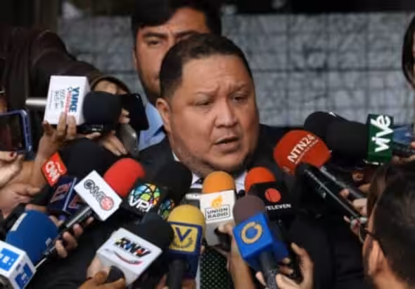 Venezuelan opposition deputy José Brito talking to reporters. Photo: El Nacional/File photo.