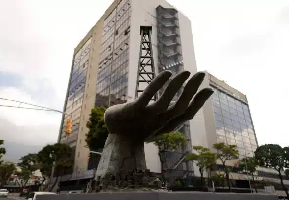A sculpture of a hand holding an oil well stands outside the state company Petróleos de Venezuela SA (PDVSA) headquarters in Caracas, Venezuela, Tuesday, March 21, 2023. Photo: Ariana Cubillos/AP.