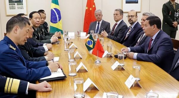 Meeting between China’s military delegation and Brazilian delegation. Photo: Palacio do Planalto/CC by 2.0.