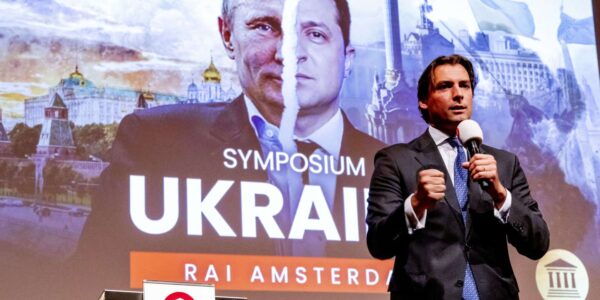 Dutch far-right MP Thierry Baudet (Forum for Democracy) speaking at Symposium Ukraine in Amsterdam on July 10, 2022. Photo: Robin Utrecht/AFP.